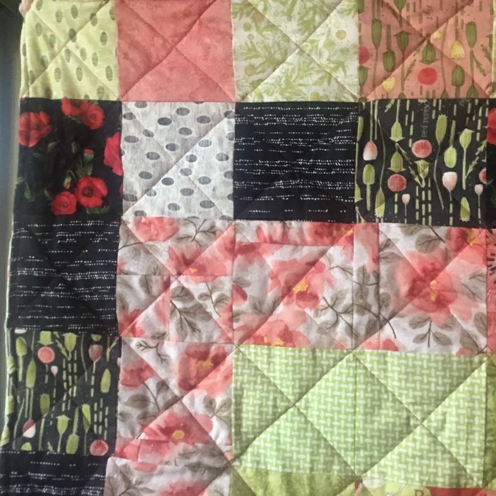 Hand Crafted New Poppies Quilt - Picture 10 of 12